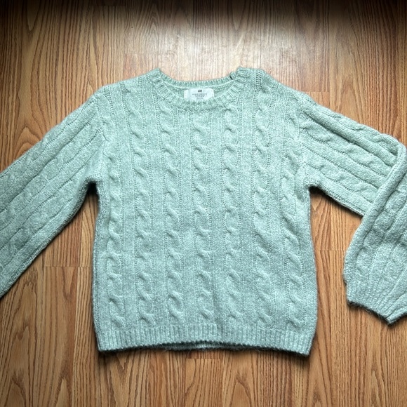 NWOT H&M Sweater - Picture 1 of 3